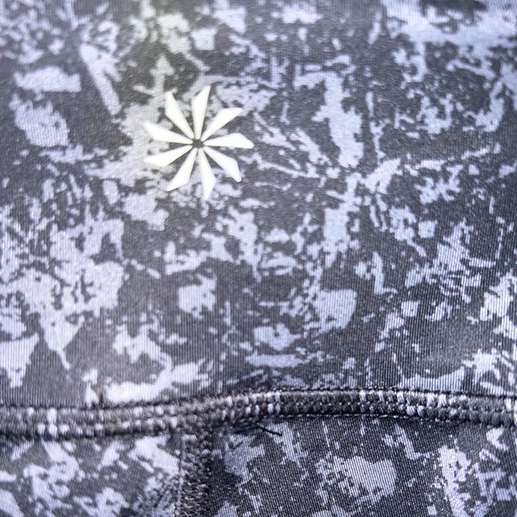 Athleta Reversible Woodlands Chaturanga Cropped Leggings - Picture 5 of 7